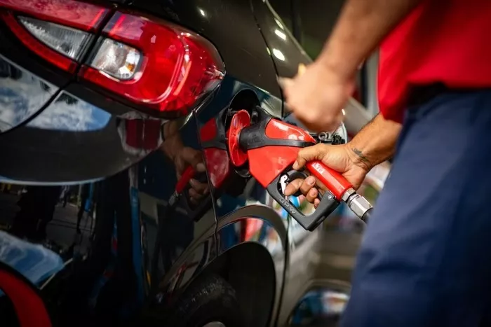 Petrobras reduz em R$ 0,17 preço da gasolina para distribuidoras