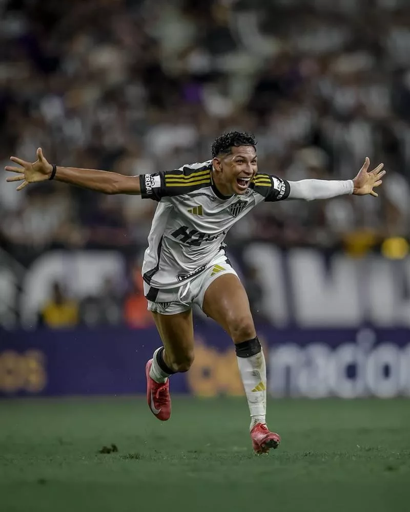 Rony faz golaço, e Atlético-MG vence o Ceará pelo Brasileirão