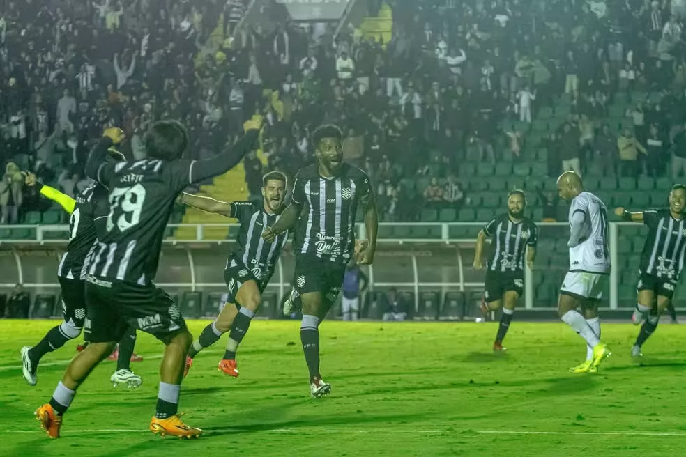 Botafogo-PB perde para o Figueirense e segue sem ganhar fora de casa na Série C