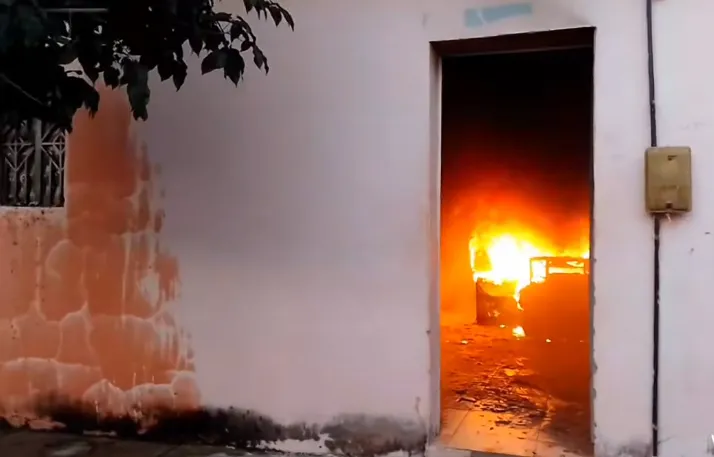 Incêndio é registrado em residência na cidade de Matureia-PB, na tarde desta terça-feira (3)