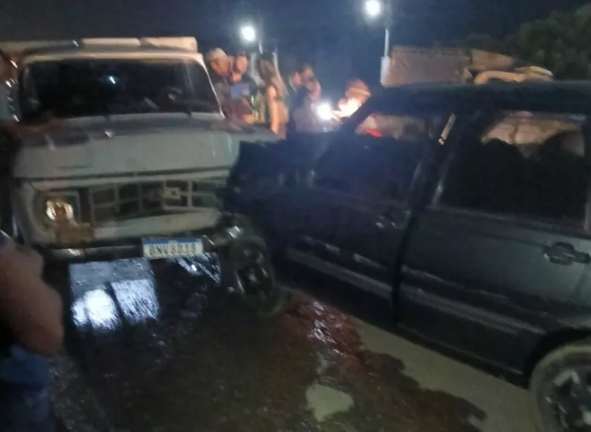 Mulher morre e marido é preso por embriaguez após colisão entre carro e caminhonete na PB-400, em Conceição