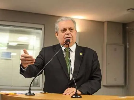Deputado Bosco Carneiro revela possibilidade de deixar o Republicanos