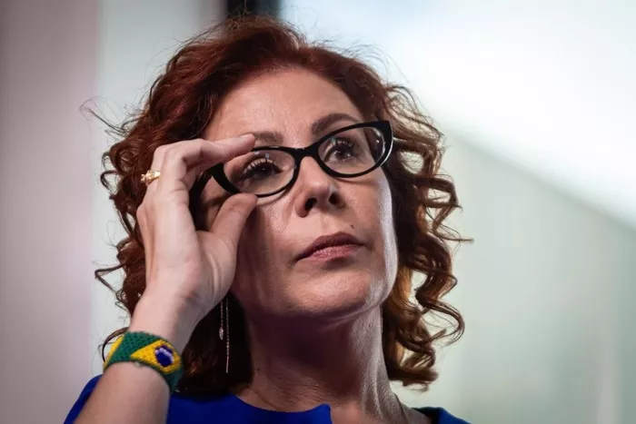 Interpol inclui Carla Zambelli na lista de foragidos internacionais