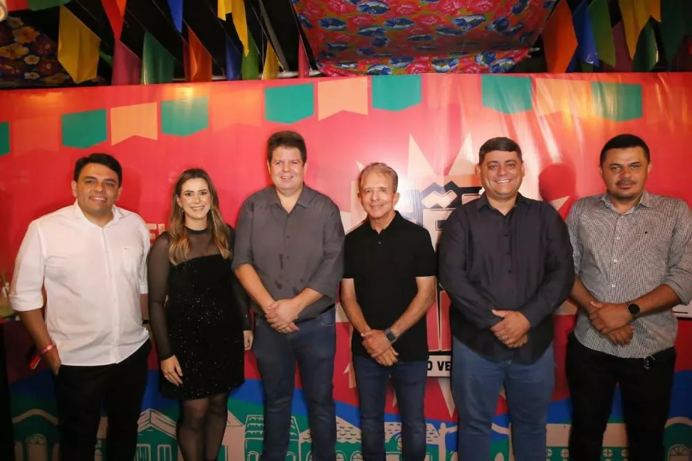 Nabor Wanderley prestigia animado São João de Ouro Velho ao lado de lideranças locais