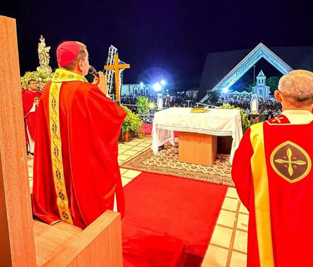 Jovens e fiéis de toda a Diocese de Patos celebram a força do Espírito Santo na Vigília de Pentecostes 2025