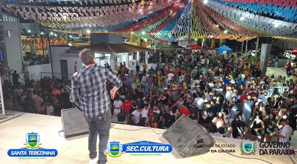 Jobim Araújo e Philip Meira animam a oitava noite de festa do Tradicional São João de Santa Terezinha