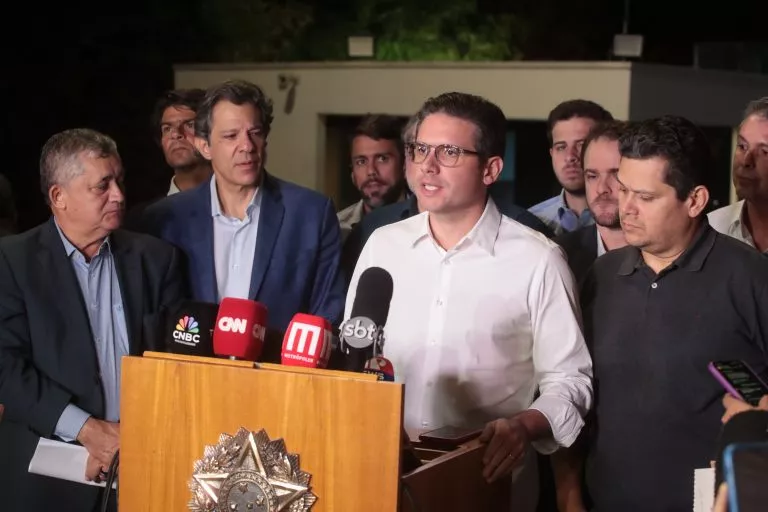 Hugo Motta diz que Congresso não tem compromisso de aprovar medidas alternativas ao aumento do IOF