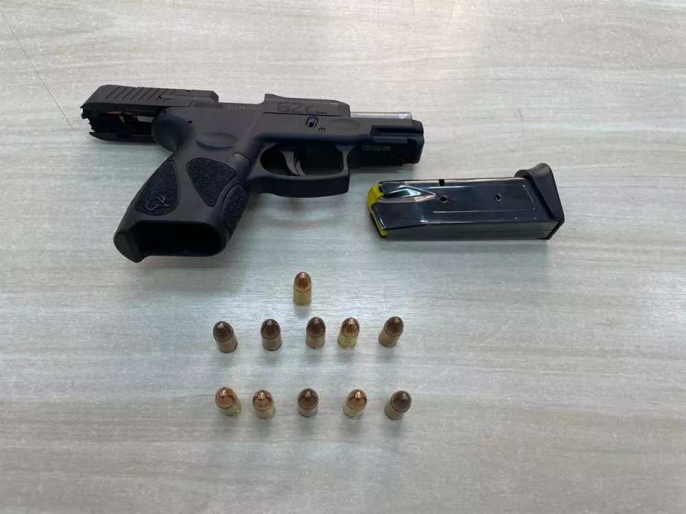 Mulher que atua como vigilante é presa pela PF com arma de uso restrito na Justiça Federal de Campina Grande