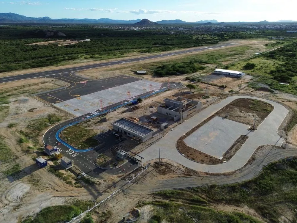 Aeroporto de Patos terá funcionamento 24h durante o São João; balizamento e pista já estão 100% prontos, afirma DER