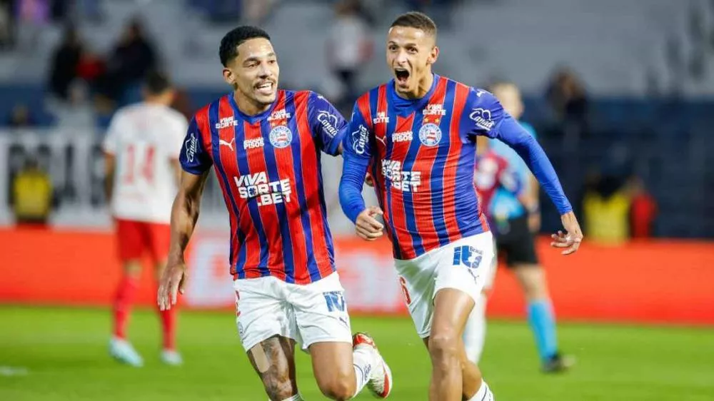 Bahia aproveita expulsão com 10 minutos, vence Red Bull Bragantino e 'assegura' vaga no G-6 do Brasileirão antes da pausa do Mundial