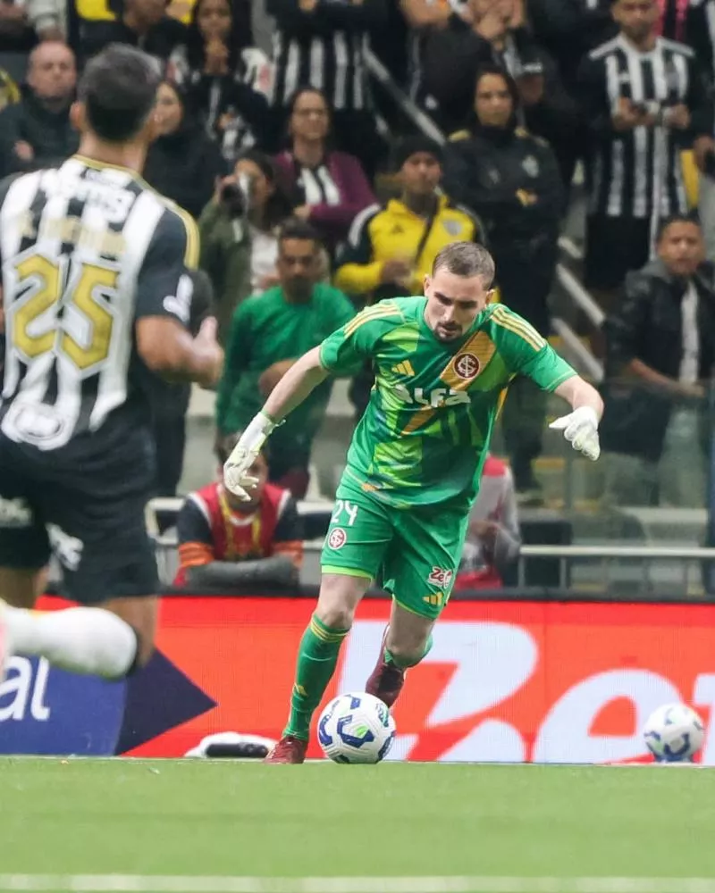 Na estreia de Dudu, Atlético-MG vence e afunda Inter na zona de rebaixamento do Brasileirão