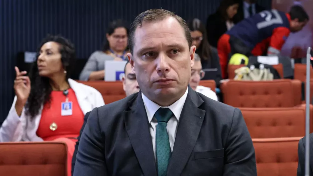 Mauro Cid tem prisão decretada e revogada logo em seguida; entenda