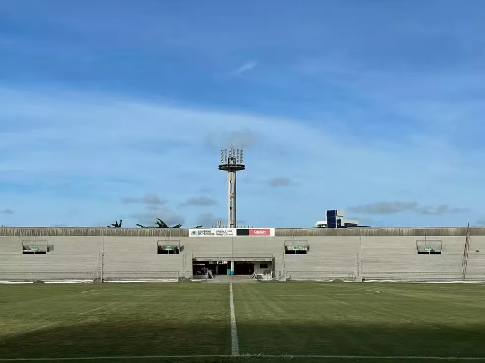 Iluminação do Almeidão passa por testes e está pronta para a partida entre Botafogo-PB e Caxias