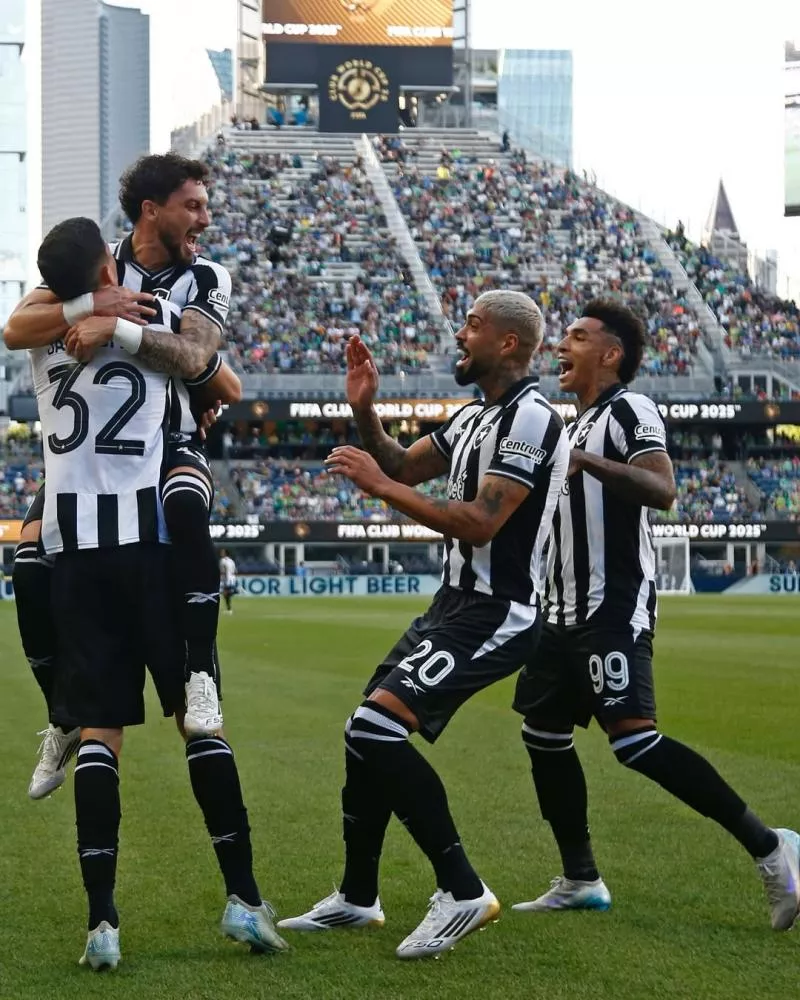 Jogo aéreo decide, Botafogo segura pressão incrível e vence o Seattle Sounders na estreia do Mundial de Clubes