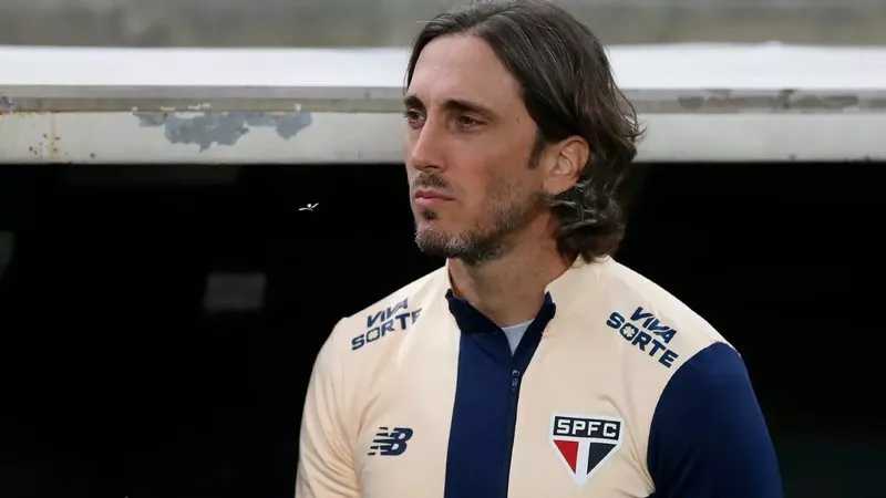 São Paulo anuncia rescisão e saída do técnico Zubeldía: 'Em comum acordo e de forma amigável'