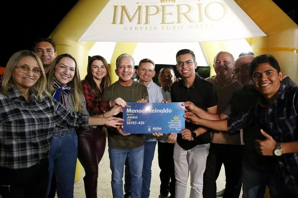 Moradores comemoram pavimentação da Rua Manoel Reinaldo no Jatobá