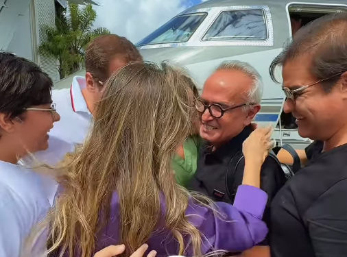 “Só Deus sabe o quanto esperei por esse abraço”, diz Cícero Lucena ao retornar da zona de conflito no Oriente Médio