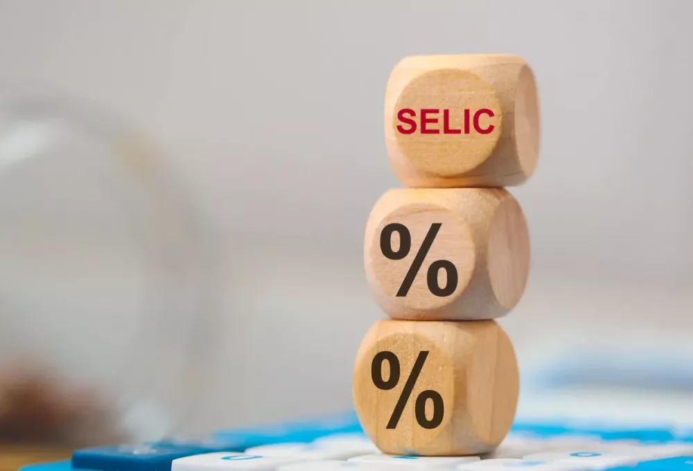 Copom sobe taxa de juros para 15% ao ano, a sétima alta seguida e a maior em quase 20 anos