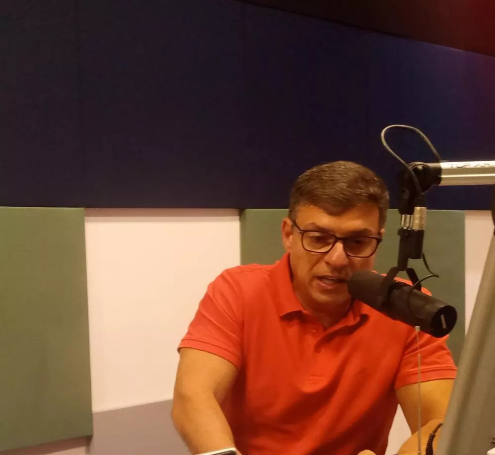 Ex-prefeito de Cabedelo, Vitor Hugo, defende o nome de Cícero para o governo em 2026 e diz que o prefeito pessoense precisa ter o comando de uma legenda.