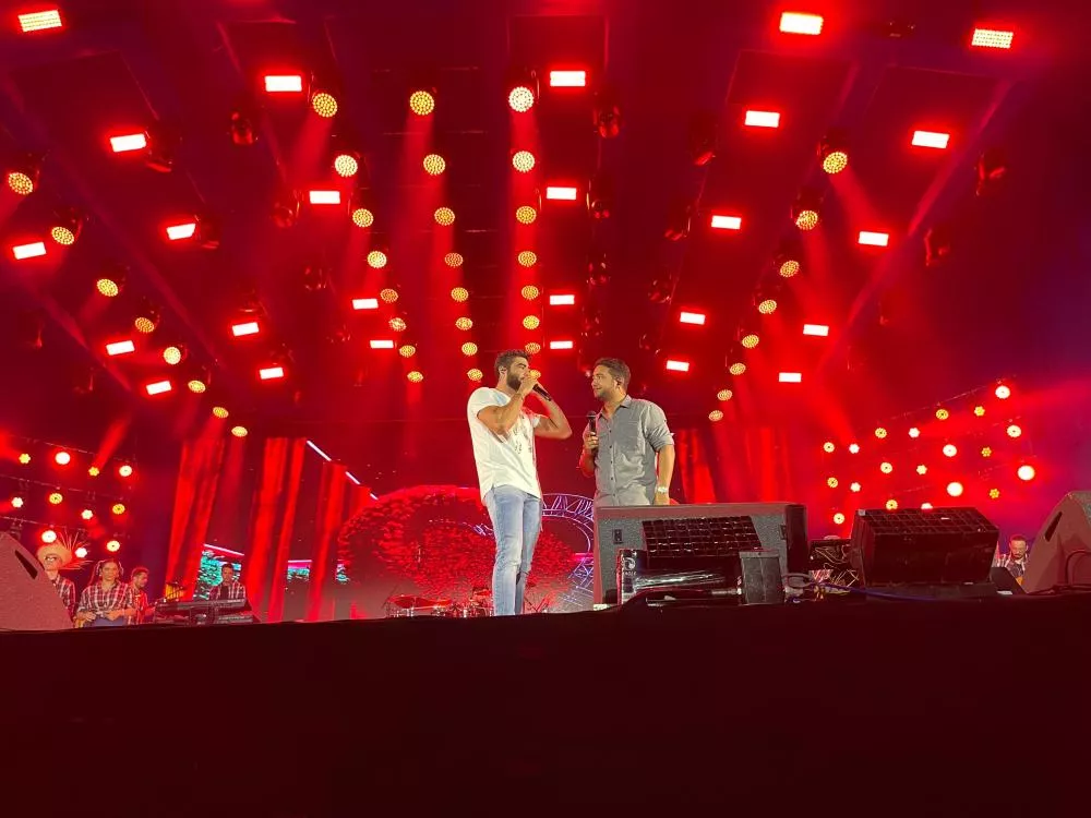 Público vibrante lota o Terreiro do Forró com Henrique & Juliano, Jonas Esticado e mais atrações