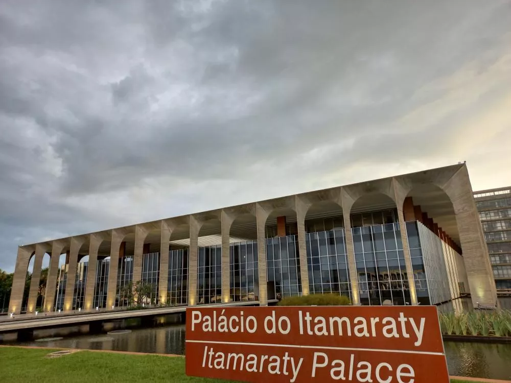 Brasil condena e vê violação de soberania em ataque dos EUA contra o Irã