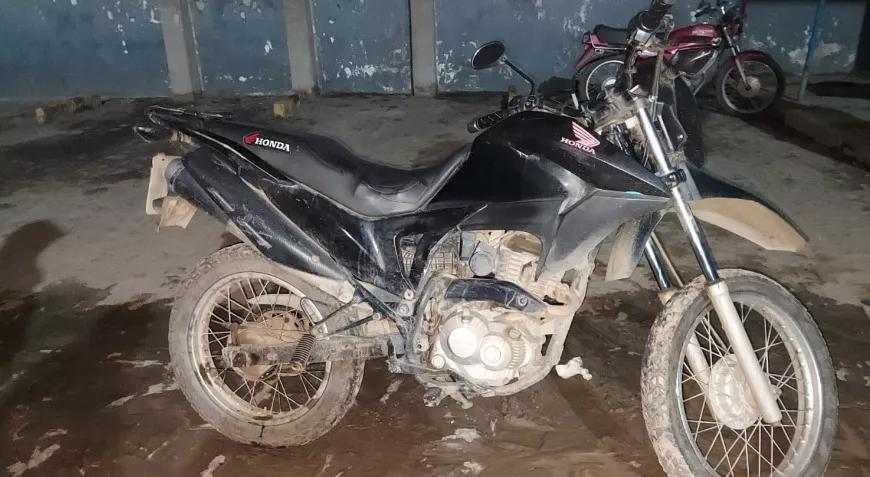 PRF na Paraíba recupera dois veículos furtados em Pernambuco e tira de circulação motocicleta adulterada