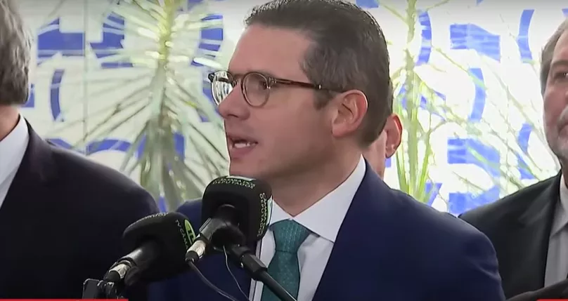 Comissão aprova pedido de investigação contra Lula e aguarda decisão de Hugo Motta