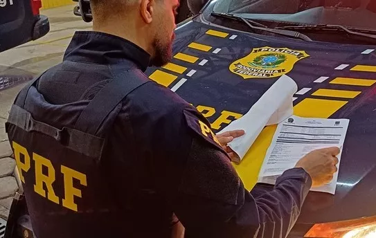 PRF na Paraíba prende dois foragidos da Justiça, um deles em Santa Luzia, recupera veículo furtado e flagra condutor embriagado na véspera e feriado de São João