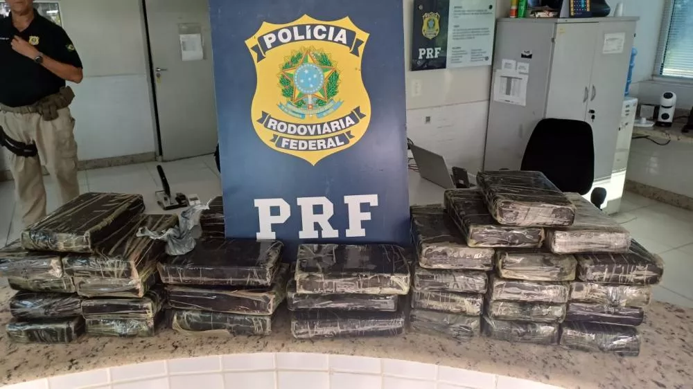 PRF apreende 45 kg de cocaína em Lagoa Seca, no Agreste paraibano
