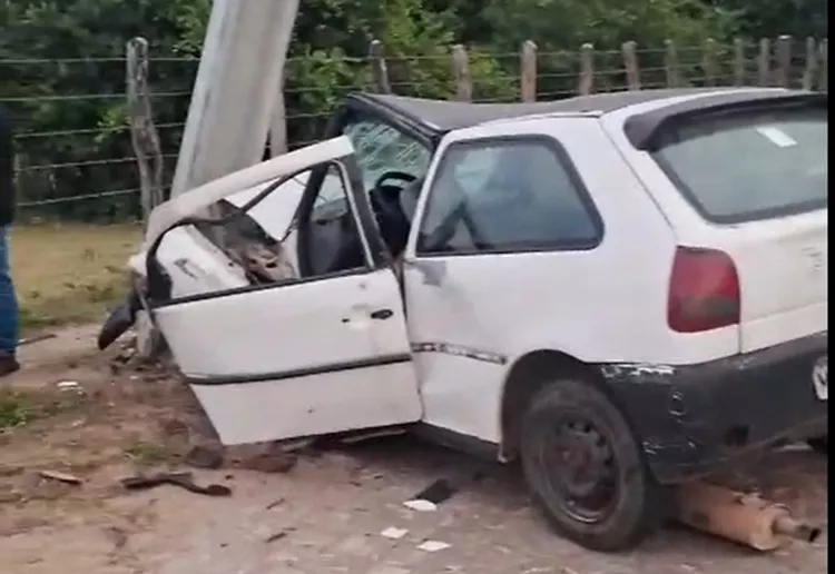 Grave acidente com colisão em poste é registrado em Cajazeiras nesta sexta (27)