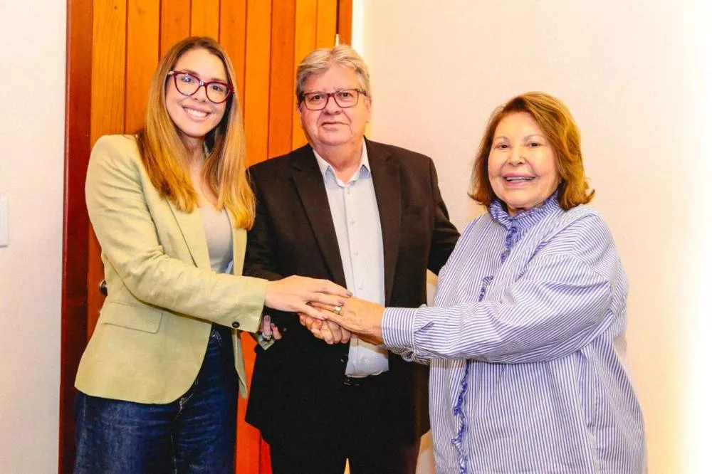 Francisca Motta leva prefeitos à Granja Santana e garante pacote de obras e ações para os municípios
