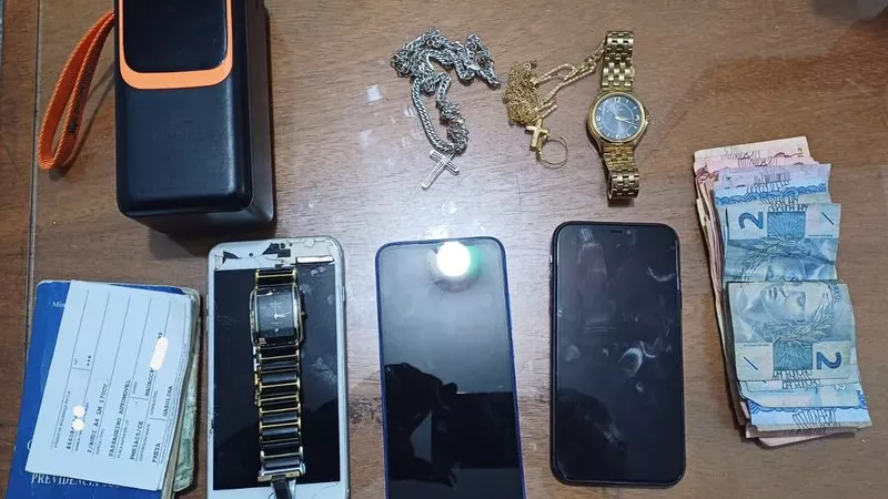 Quatro pessoas são presas suspeitas de envolvimento em assalto a joalheria em São Bento; prejuízo estimado é de R$ 300 mil