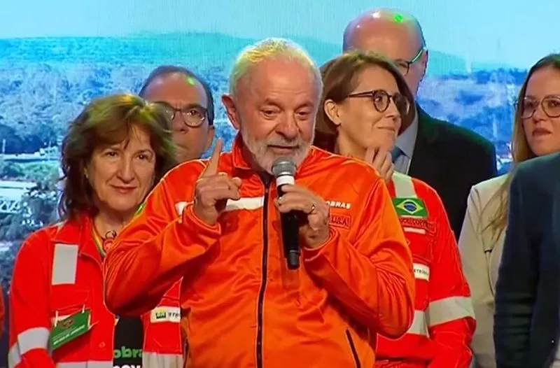 Lula comenta crise com Congresso e sinaliza possível candidatura à reeleição em 2026: “Brasil terá presidente eleito quatro vezes”