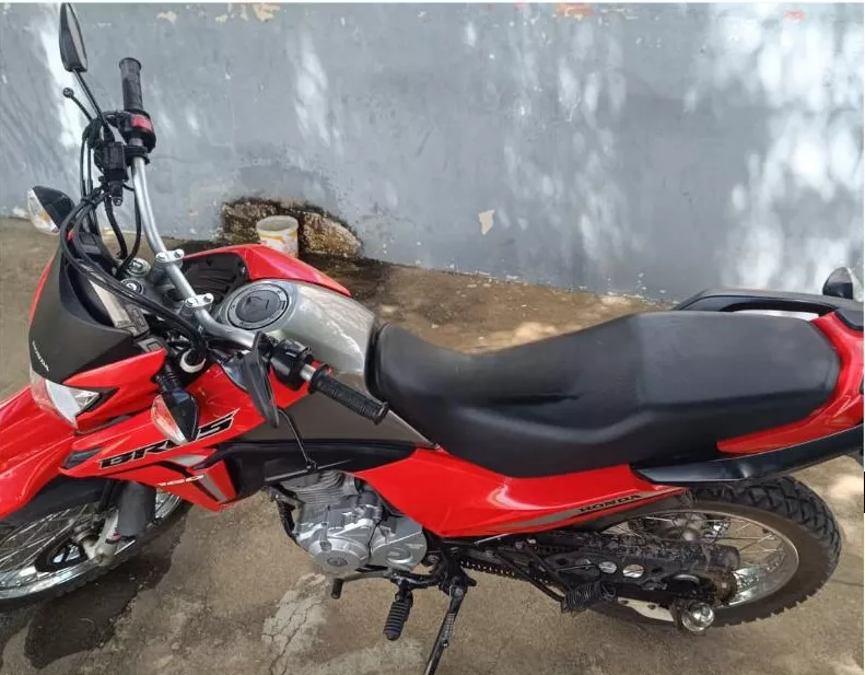  Polícia recupera motocicleta roubada em ação na cidade de Malta-PB