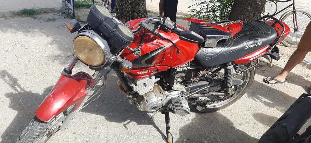 Colisão entre motocicletas deixa dois feridos no bairro Monte Castelo, em Patos; condutor com sinais de embriaguez é levado à delegacia