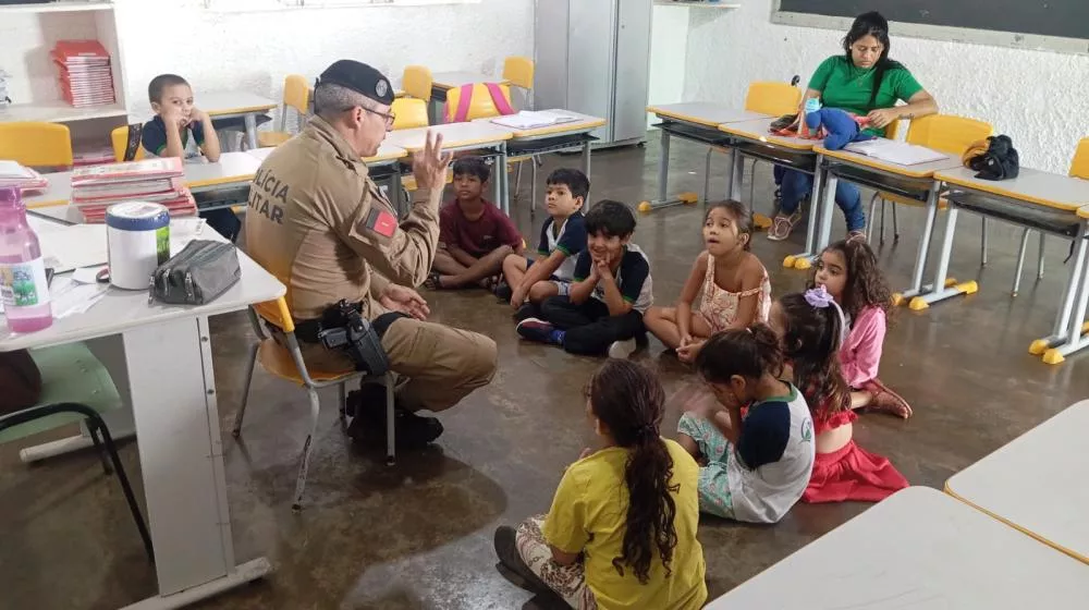 PROERD é levado à Escola Maria Nunes Ferreira, em Teixeira-PB, pela Polícia Militar
