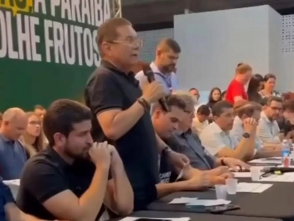 Adriano Galdino critica uso político de hospital em Catolé do Rocha e gera desconforto em evento com Gervásio Maia e João Azevêdo