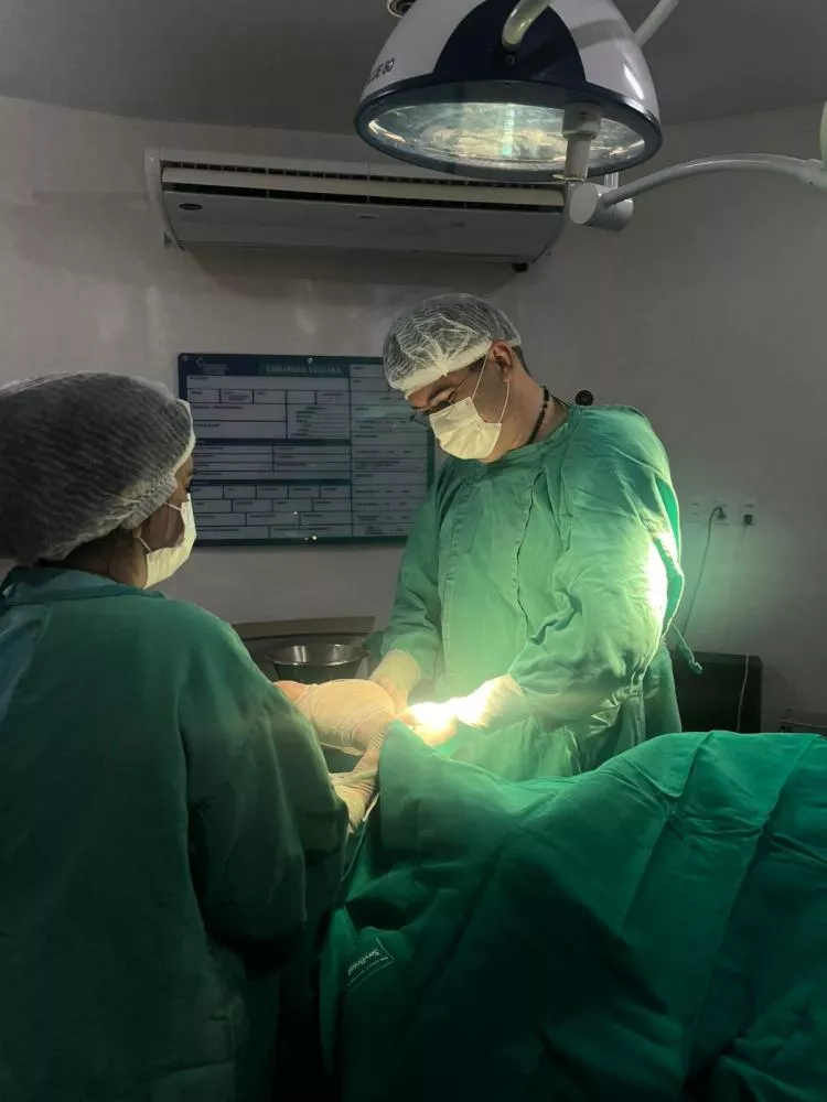 Uma das 14 cirurgias realizadas no final de semana no Hospital de Patos (Foto: Reprodução)