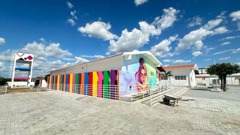 Alunos do Colégio Estadual Napoleão Nóbrega, em São Mamede, denunciam ausência de professores de Português e Artes, e cobram entrega de novo prédio