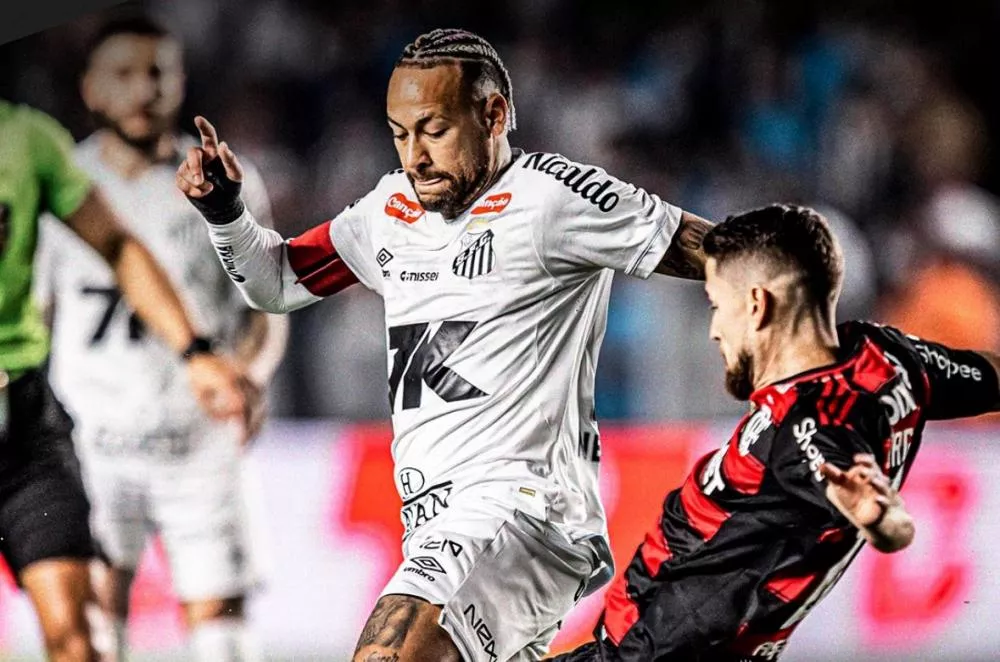 Neymar marca no fim, Santos vence e deixa o Flamengo com liderança ameaçada no Brasileirão