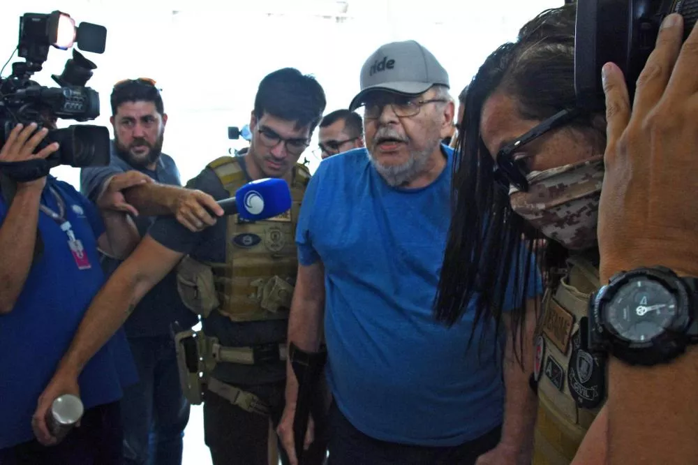 Condenado por estupro de vulnerável, pediatra Fernando Paredes está preso em cela com outro detento e sob acompanhamento psicológico em João Pessoa