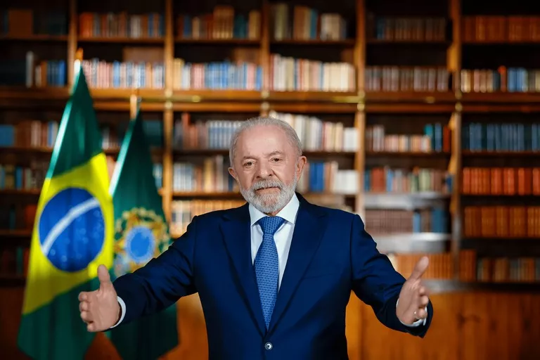 Lula critica tarifas impostas por Trump em pronunciamento oficial: “chantagem inaceitável”