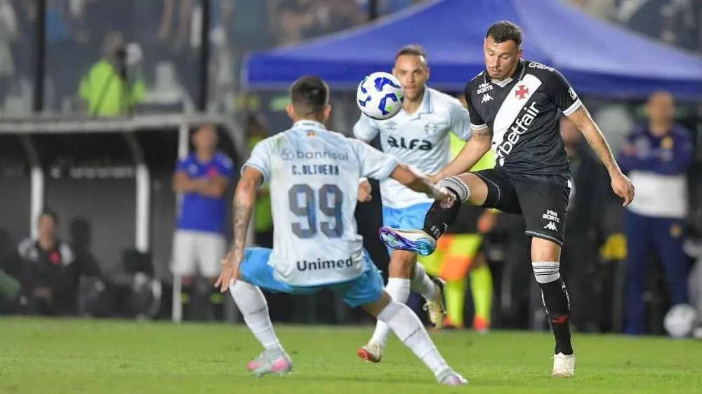 Vasco e Grêmio fazem jogo agitado e ficam no empate pelo Brasileirão