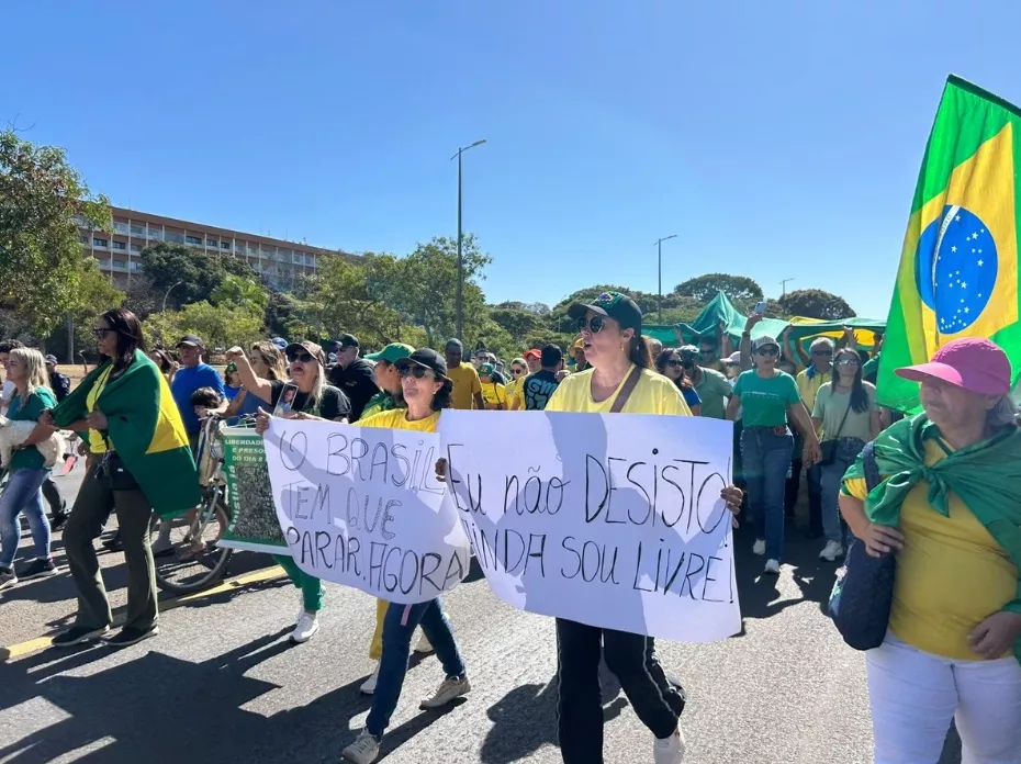 Manifestação em Brasília reúne apoiadores de Jair Bolsonaro após medidas judiciais