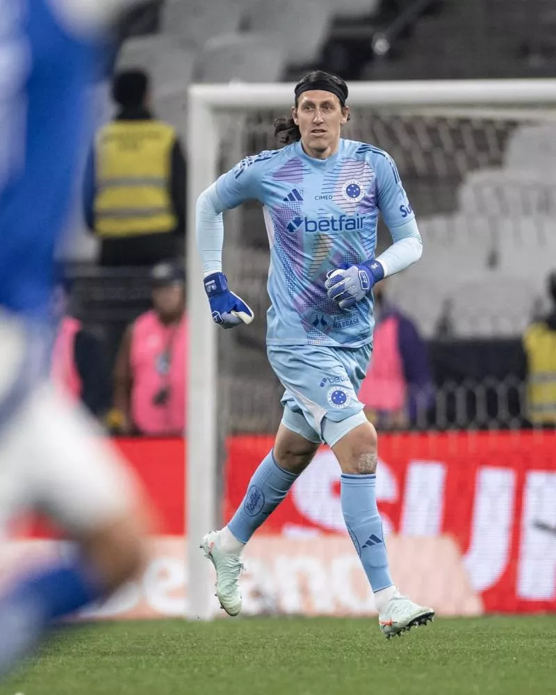 Cássio 'pega tudo' em volta a Itaquera, Corinthians empata com líder Cruzeiro e amplia 'seca' em casa no Brasileirão