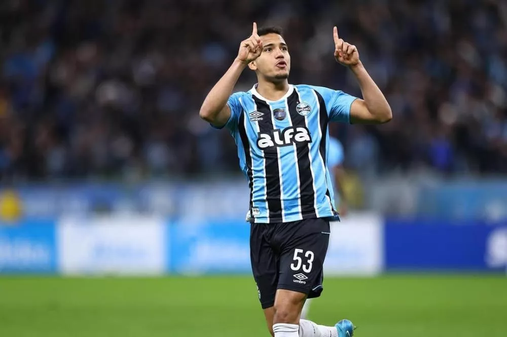 Com 'lei do ex' de Barcos, Grêmio leva empate do Alianza Lima no fim e cai na Sul-Americana