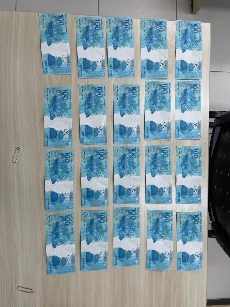 Polícia Federal prende dois suspeitos por recebimento de cédulas falsas enviadas pelos Correios, em Campina Grande