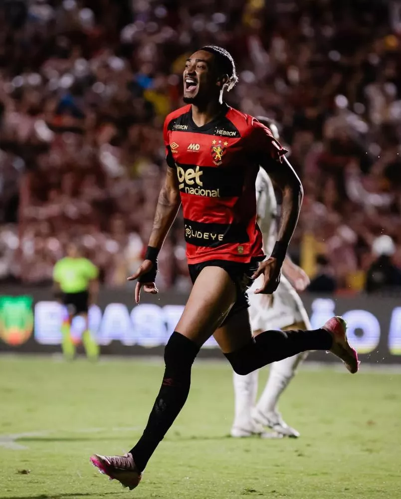 Santos resiste a 'caldeirão' na Ilha do Retiro, arranca empate com Sport após reação 'épica' e vai dormir fora do Z-4