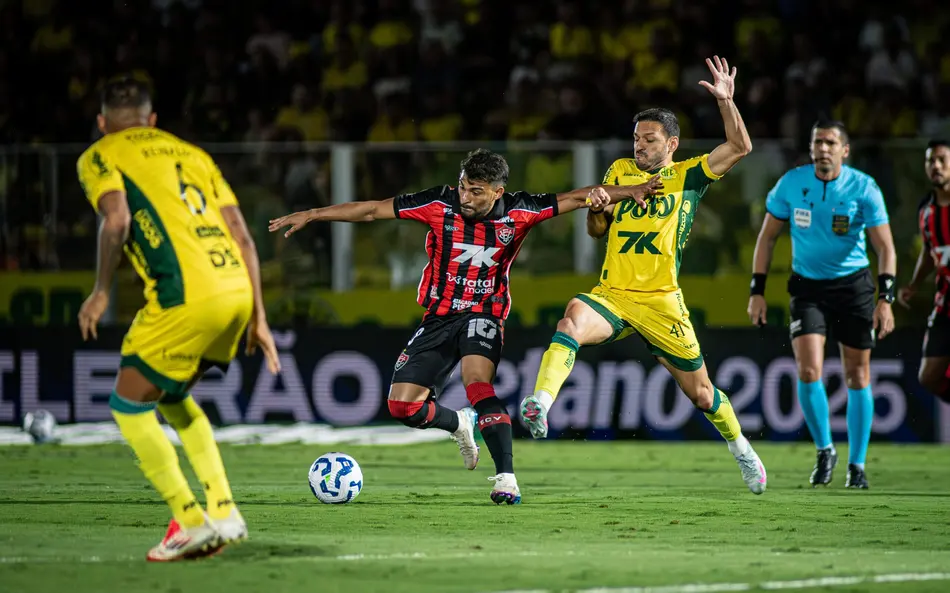 Vitória e Mirassol empatam em jogo agitado pelo Brasileirão