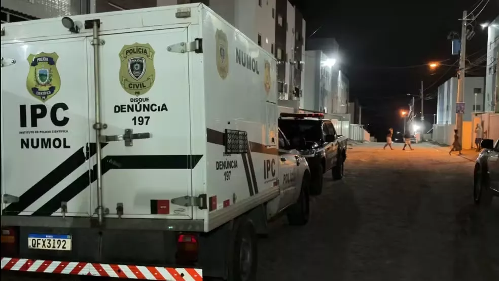 Homem é executado dentro de apartamento por grupo encapuzado em condomínio de João Pessoa